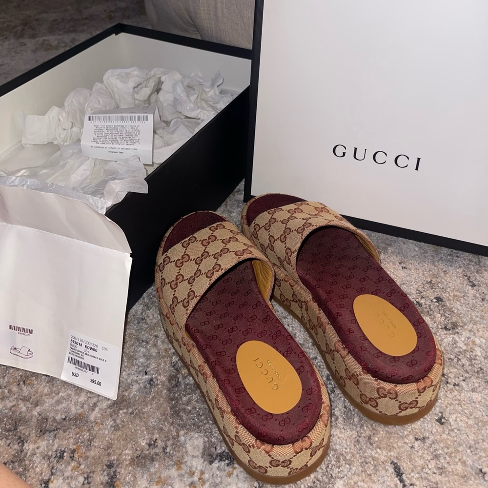 GUCCI - Picture 2 of 3